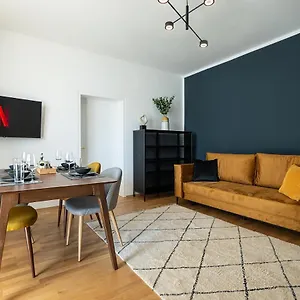 Bright Stylish With A Huge Terrace In A Location Vienne