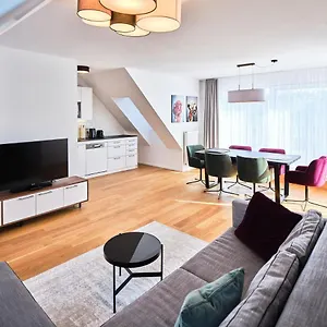  Апартаменты Myfavorit - Spacious Next To Puplic Transport U1 Direct Connection To Citycenter