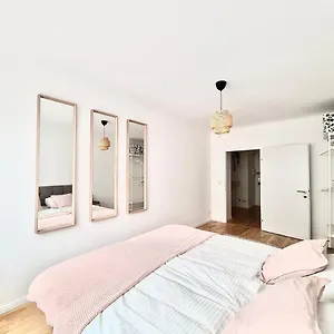 Feelhome - Zentrum - Augarten - Smart Tv Apartment