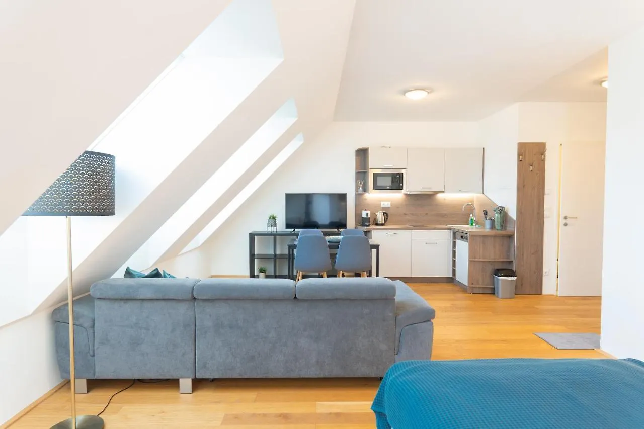 Hotel Triester Viyana 0*,