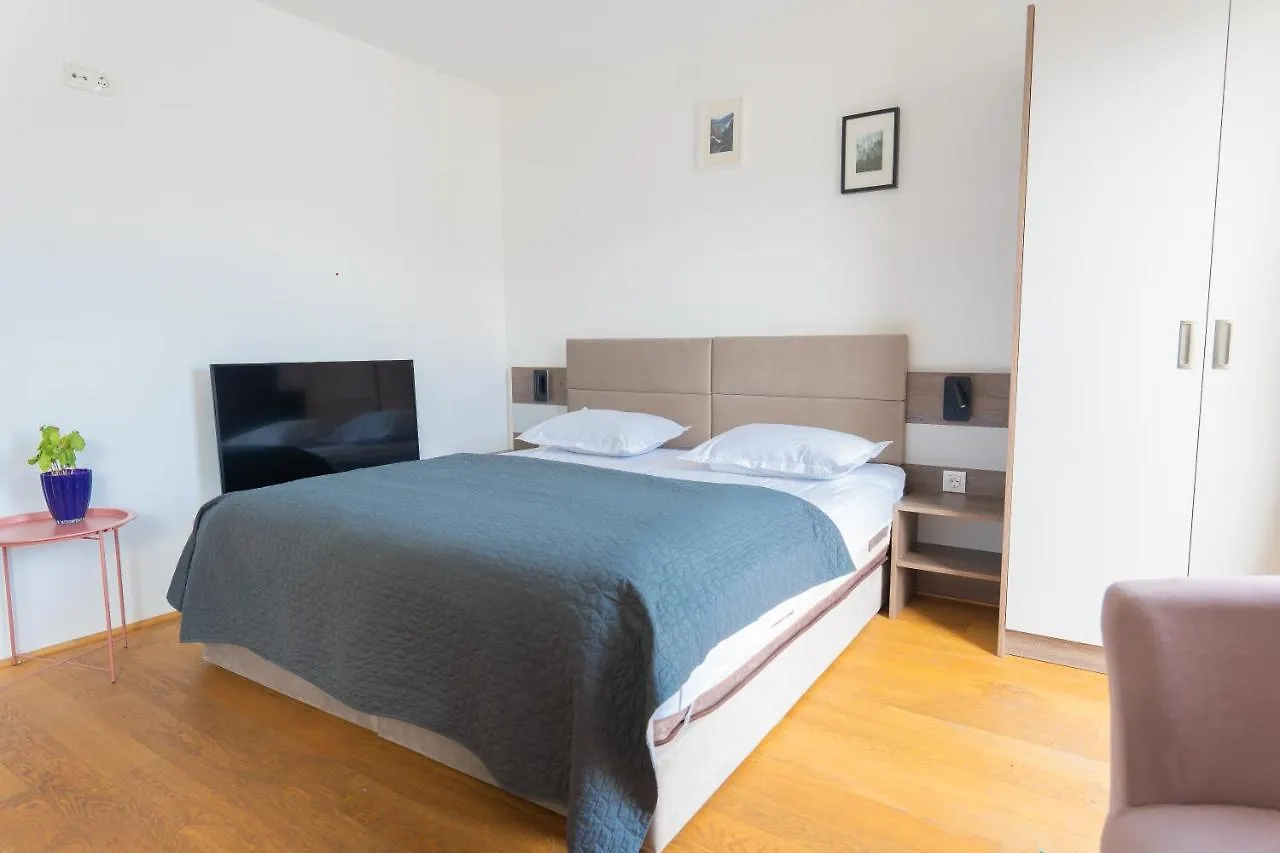 Hotel Triester Viena 0*,